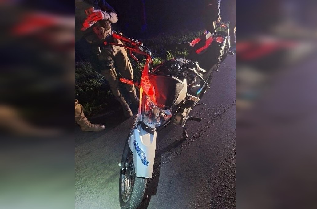Adolescente é apreendido após fugir da PM com moto e colocar pedestres em risco em Joaçaba