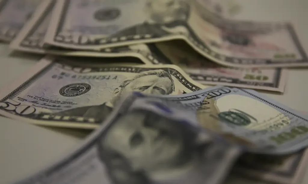 Brasil e Estados Unidos retomam negociações comerciais após aplicação de tarifaços