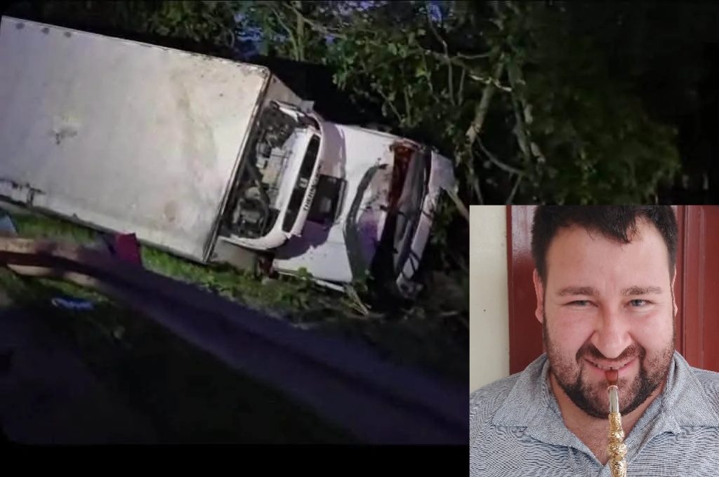 Motorista do Oeste morre após caminhão carregado com carne tombar no Paraná