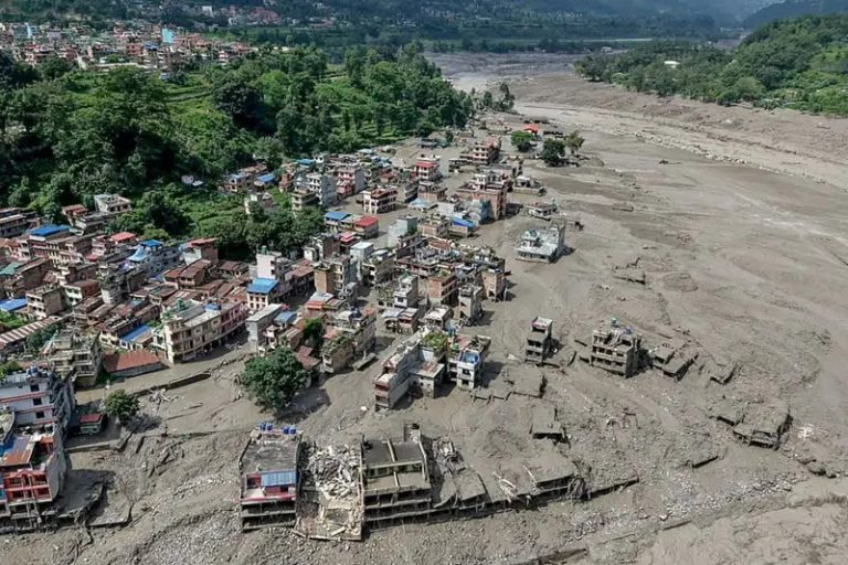 Fotos: Veja o que se sabe sobre enchente que causou destruição no Nepal