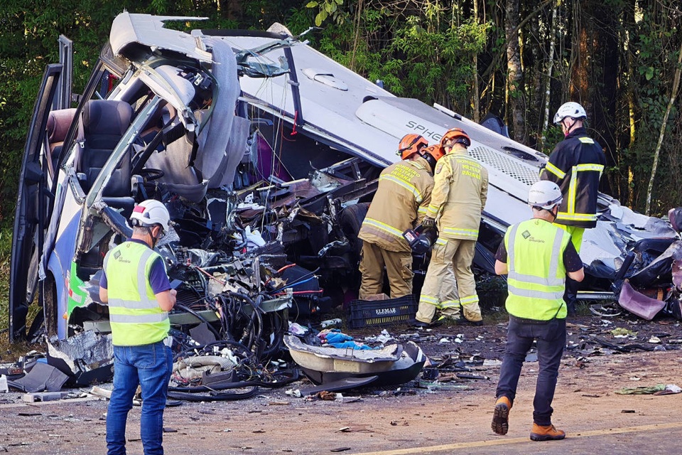 Tragédia no Paraná: Sobe número de mortos; caminhão envolvido era de Erechim/RS (vídeo)