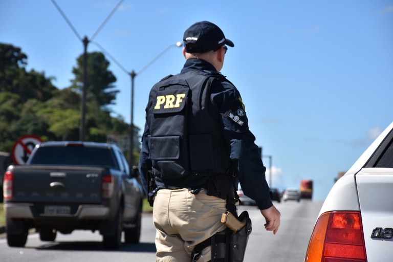 Homem é preso com placas irregulares durante fiscalização na BR-282 em Campos Novos