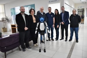 Unoesc apresenta Robô César e amplia ações de divulgação científica no Meio-Oeste