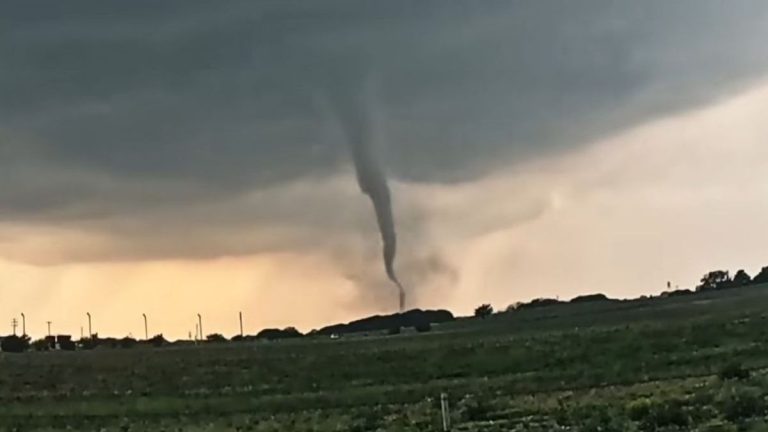 Temporada de tornados com El Niño: por que o Oeste de SC virou alvo de alerta máximo e até de ‘caçadores’ dos EUA