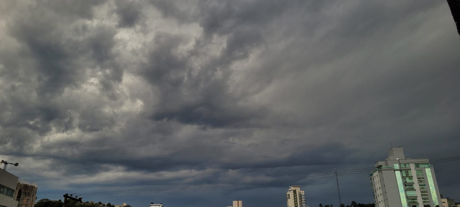 Com temporais, confira a previsão do tempo para o fim de semana na região