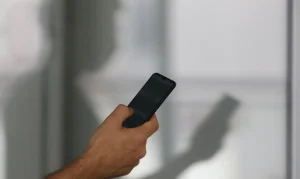 Mais de 830 mil celulares foram roubados ou furtados no Brasil em 2025, aponta relatório