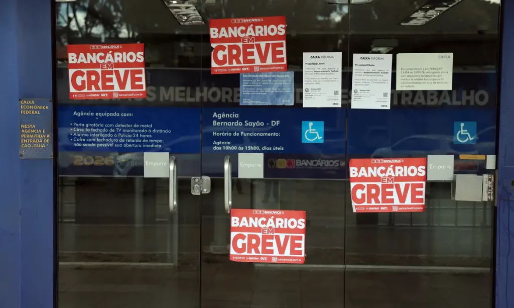 Bancários rejeitam proposta da Caixa e mantêm greve nacional por tempo indeterminado