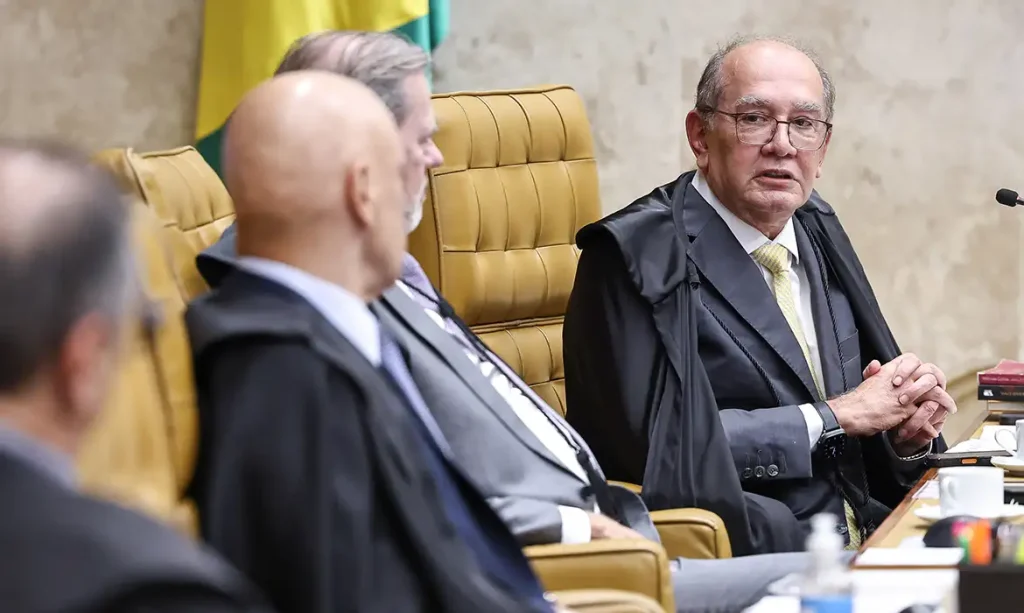 Guerra interna no STF: Gilmar exige acesso a celular de Vorcaro e Mendonça retira sigilo de mais 39 processos
