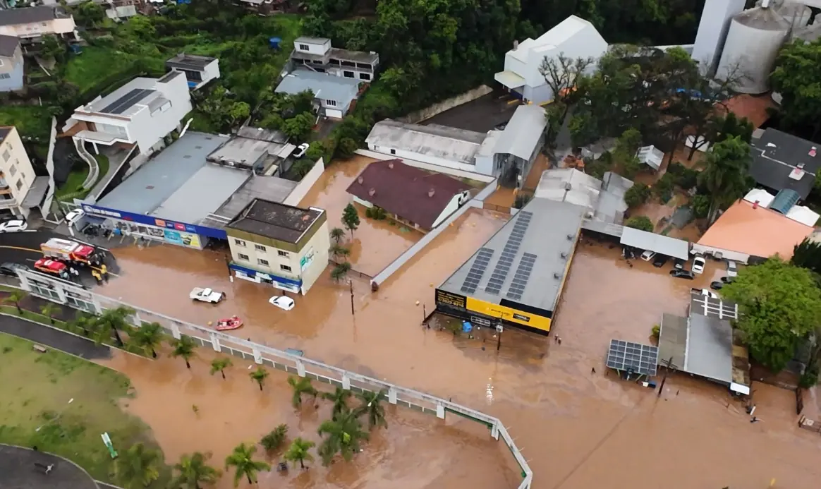 Fotos e Vídeo – Enchente histórica do Rio do Tigre causa perdas e transtornos