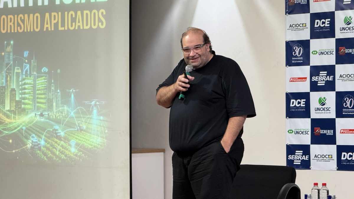 Com apoio do Sebrae/SC, Sérgio Sacani lota auditório da Unoesc para debater inteligência artificial e o futuro dos negócios