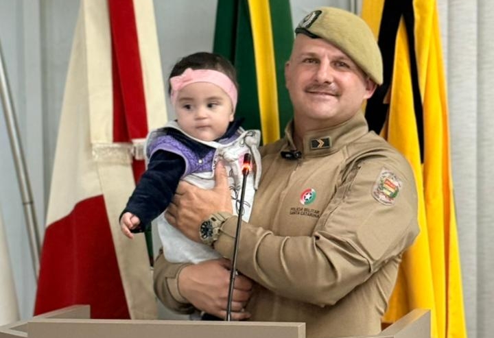 Cabo da Polícia Militar que salvou vida de bebê engasgada recebe Moção de Aplauso em Herval d’Oeste