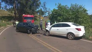Colisão frontal na SC-158 deixa vítima em parada cardiorrespiratória e mobiliza bombeiros no Oeste