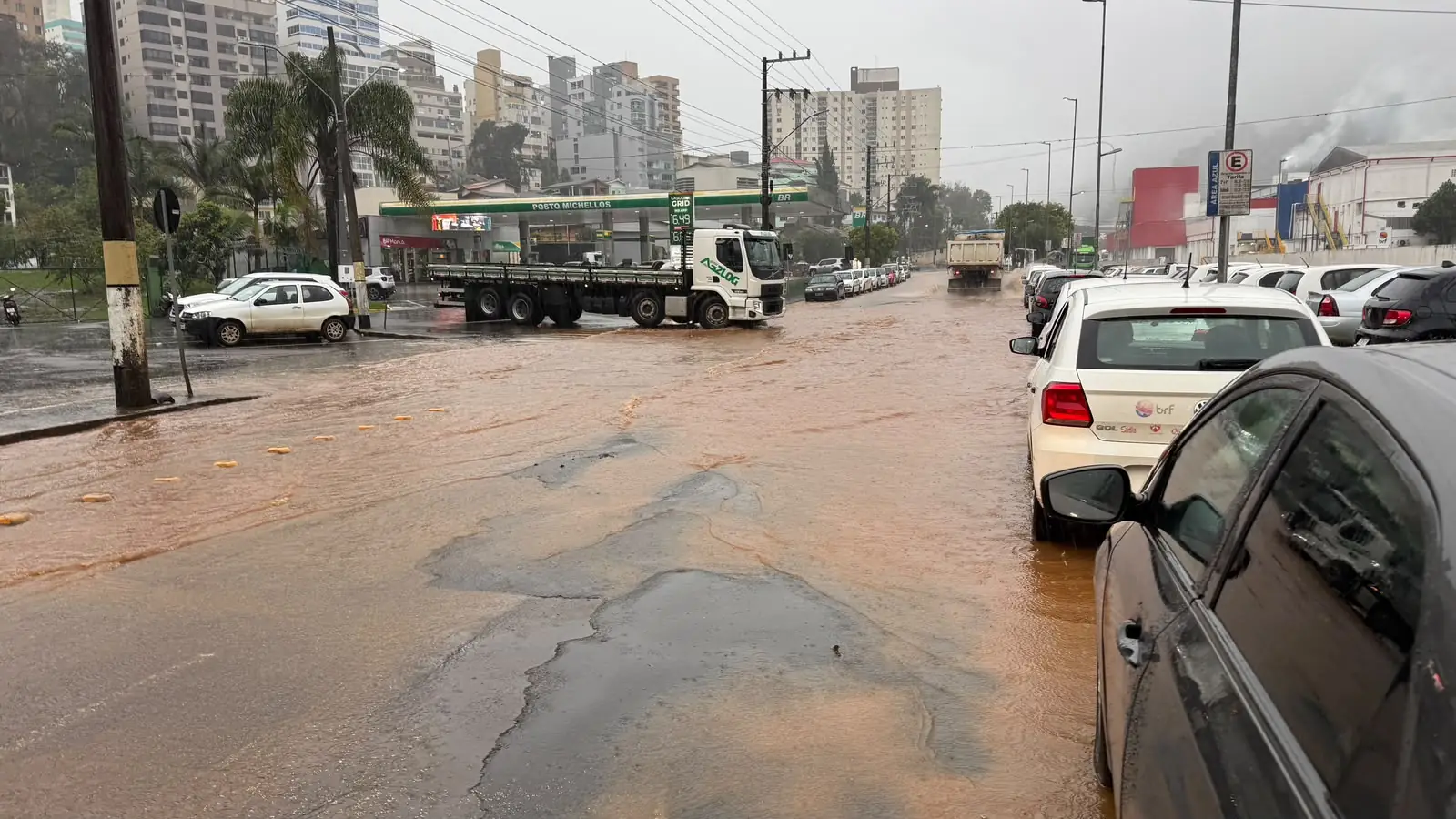 Chuva torrencial causa alagamentos e transtornos em Joaçaba e Herval d’Oeste