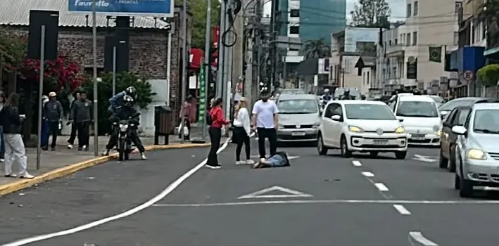 Jovem fica ferido após ser agredido durante briga no Centro de Joaçaba
