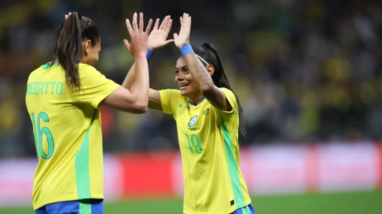 Câmara aprova projeto que cancela recesso escolar obrigatório na Copa do Mundo Feminina de 2027