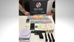 Homem é preso por tráfico de drogas e posse ilegal de arma de fogo em Joaçaba