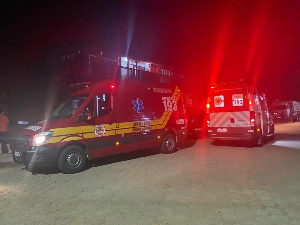 Homem de 51 anos morre após cair do terceiro andar de prédio em SC