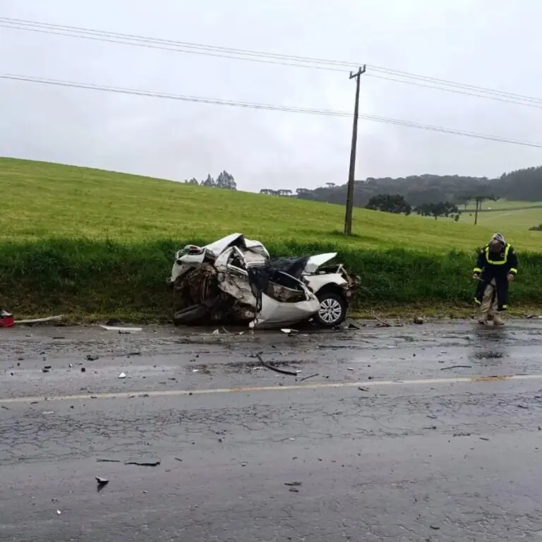 Identificadas as vítimas fatais do grave acidente envolvendo carros e caminhões na BR-470 em Campos Novos
