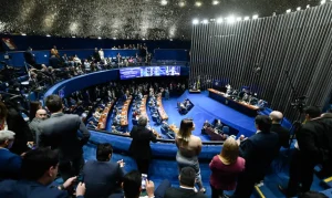 Senado aprova PEC do fim da escala 6×1
