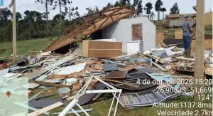 Água Doce se recupera de vendaval que danificou casas e derrubou árvores no interior