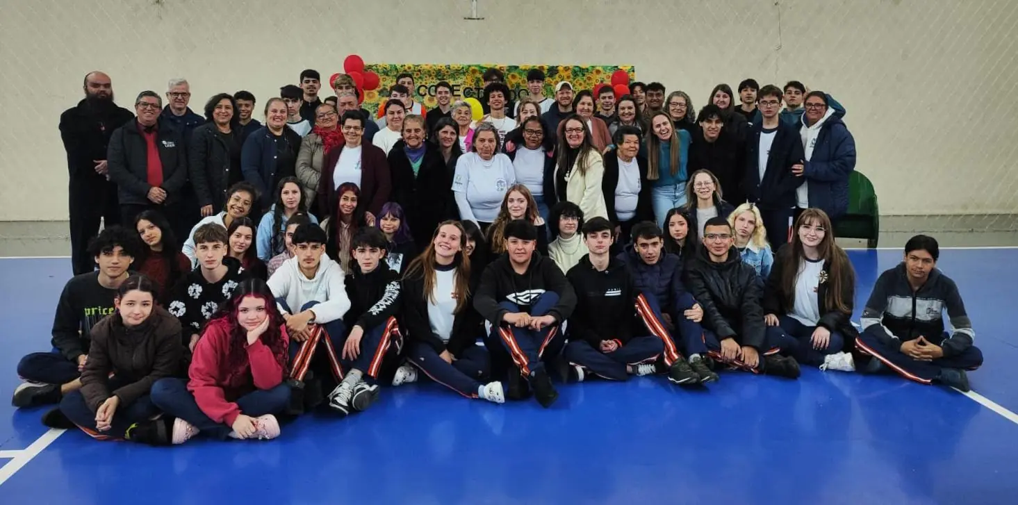 Projeto “Conectando Gerações” aproxima estudantes e idosos em Joaçaba