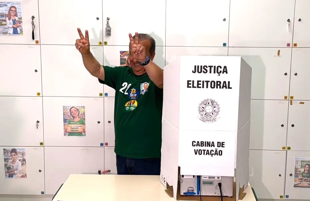 Jorginho caminha para reeleição no 1º turno em SC, com 66% dos votos válidos