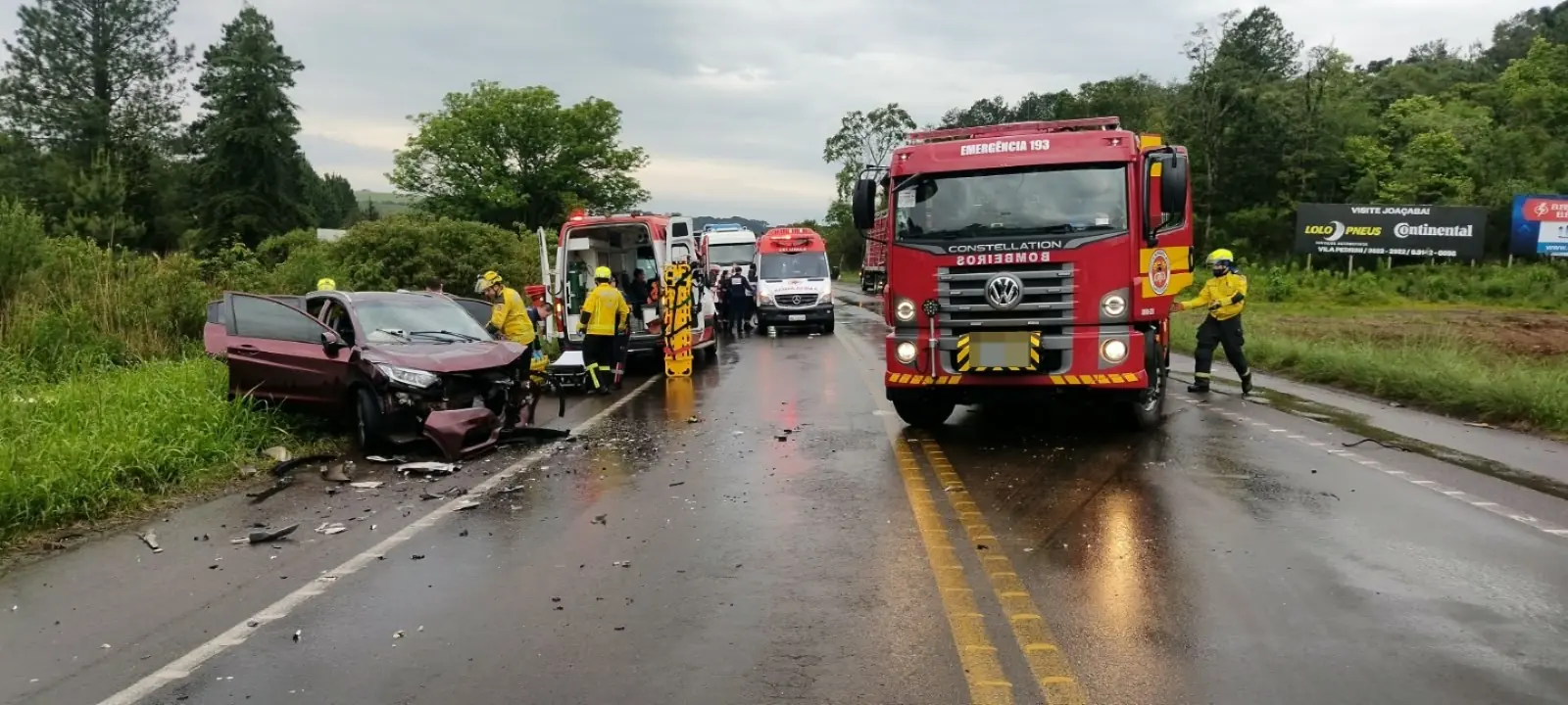 Colisão frontal deixa feridos na BR-282, em Joaçaba