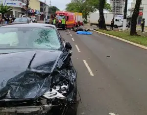 Motociclista de 42 anos morre após grave colisão com carro em Chapecó