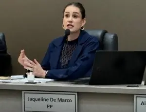 Vereadora Jaqueline De Marco sugere EPIS para agentes de saúde e melhorias em escadaria