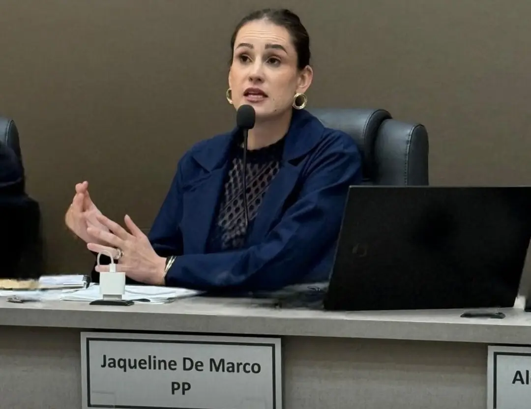 Vereadora Jaqueline De Marco sugere EPIS para agentes de saúde e melhorias em escadaria