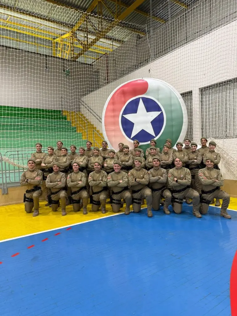 Foto oficial da turma de 33 soldados temporários formados pelo 26º BPM, em Herval d’Oeste