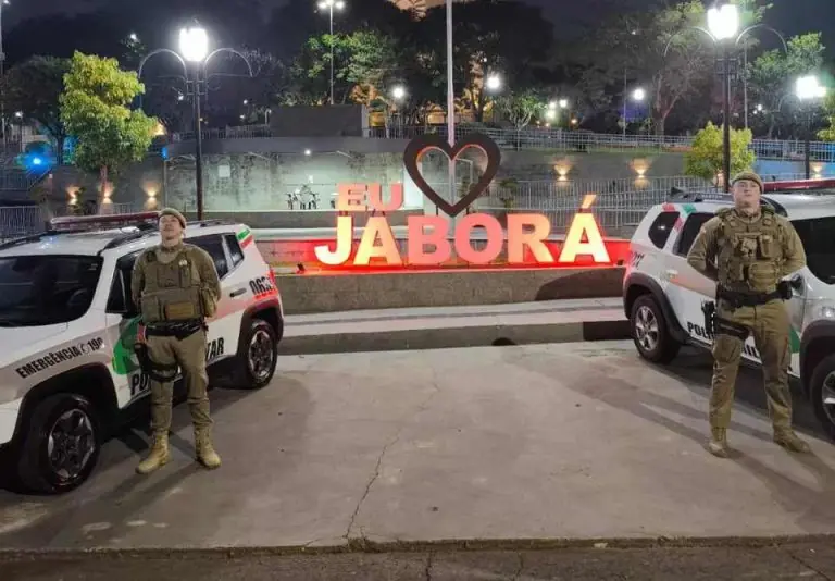 Homem é preso após desferir golpes de facão contra o próprio irmão em SC