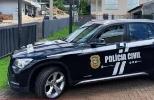 Homem de 27 anos é preso por crimes sexuais e fornecimento de álcool a menores em SC