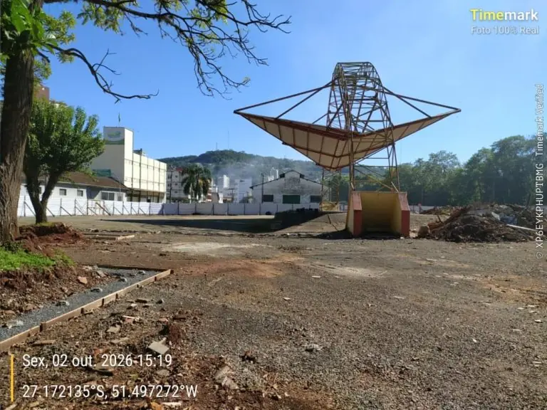 Obras de revitalização da Praça Engenheiro Daniel Olímpio da Rocha avançam no Centro de Herval d’Oeste