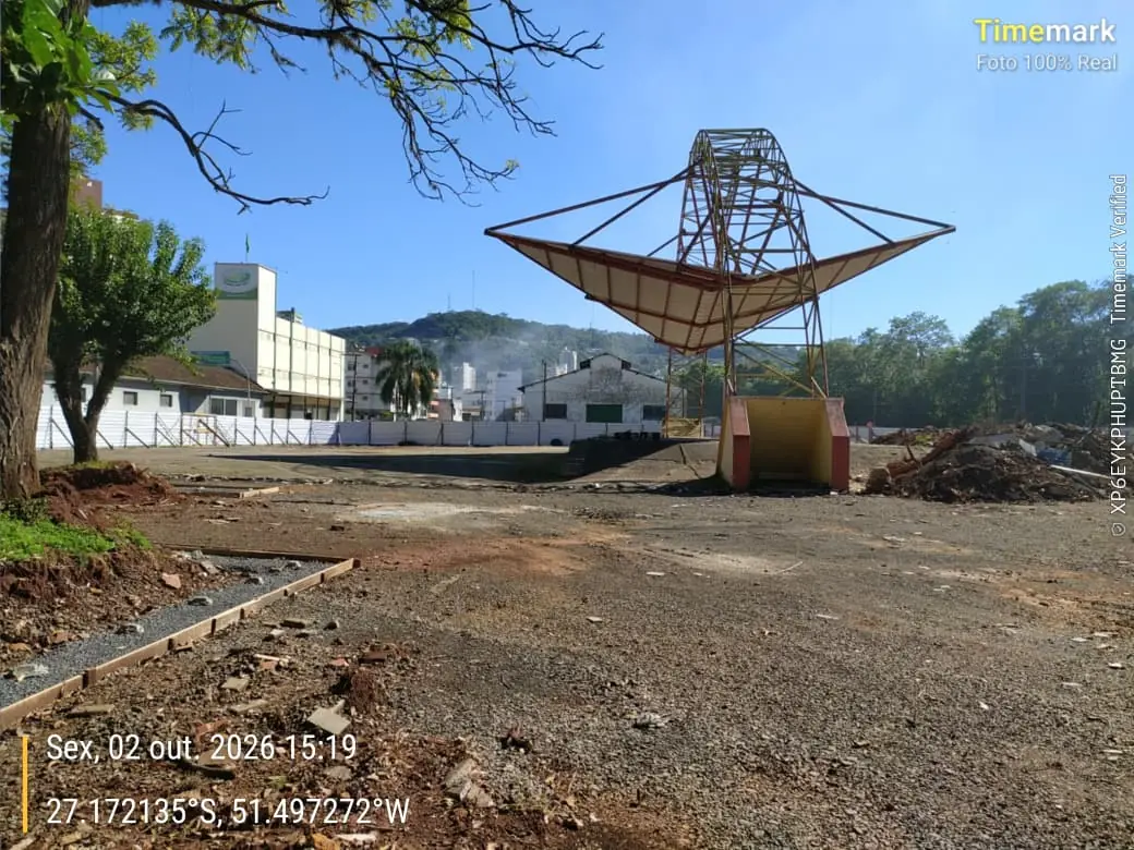 Obras de revitalização da Praça Engenheiro Daniel Olímpio da Rocha avançam no Centro de Herval d’Oeste