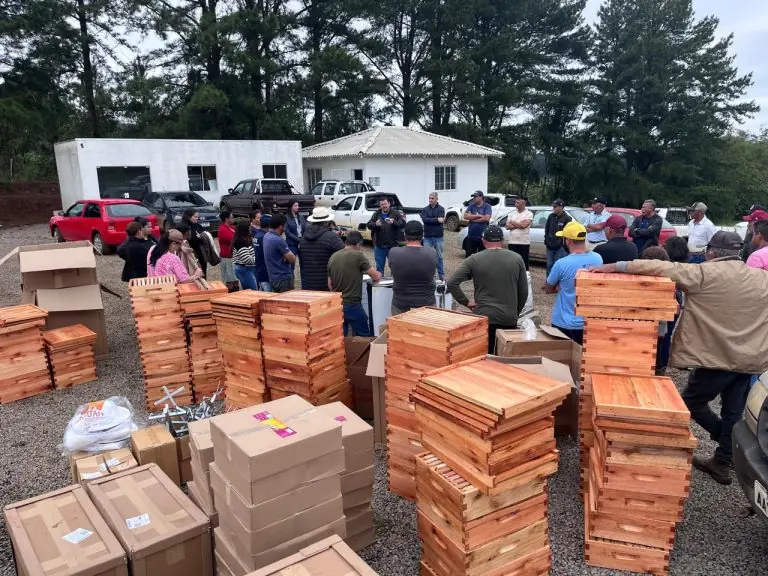 Sebrae/SC acompanha entrega de equipamentos e fortalece produção de mel na comunidade Quilombola Invernada dos Negros, em Campos Novos