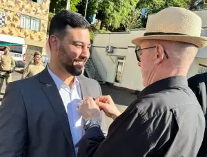 Vereador Jean Calza recebe medalha da Polícia Militar por investimentos na segurança pública de Joaçaba