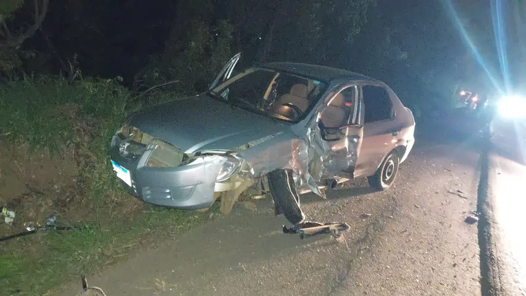 Colisão entre dois carros deixa mulher ferida na SC-355, em Videira