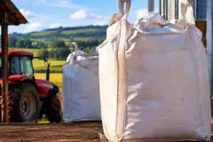 Agricultora de 31 anos morre após ser atingida por big bag em propriedade rural