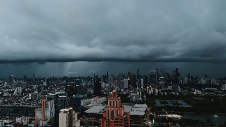 Alerta laranja: Tempestades com ventos de até 100 km/h ameaçam SC e mais de 500 municípios neste sábado