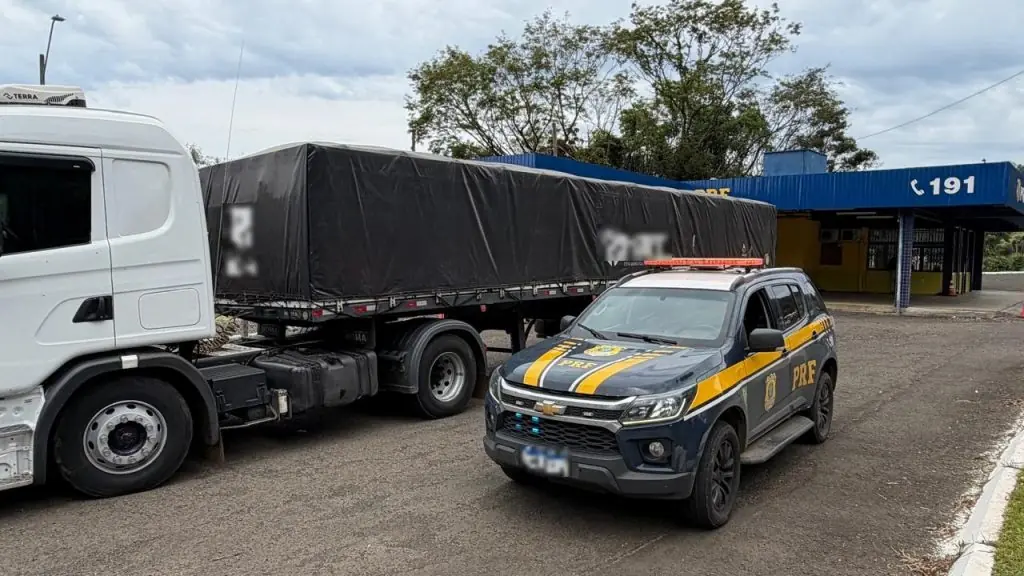 PRF apreende carreta com hormônios sintéticos e cosméticos vindos da Argentina na BR-153