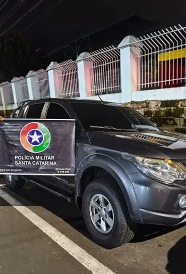 Homem é preso após PM descobrir caminhonete clonada e três carros furtados