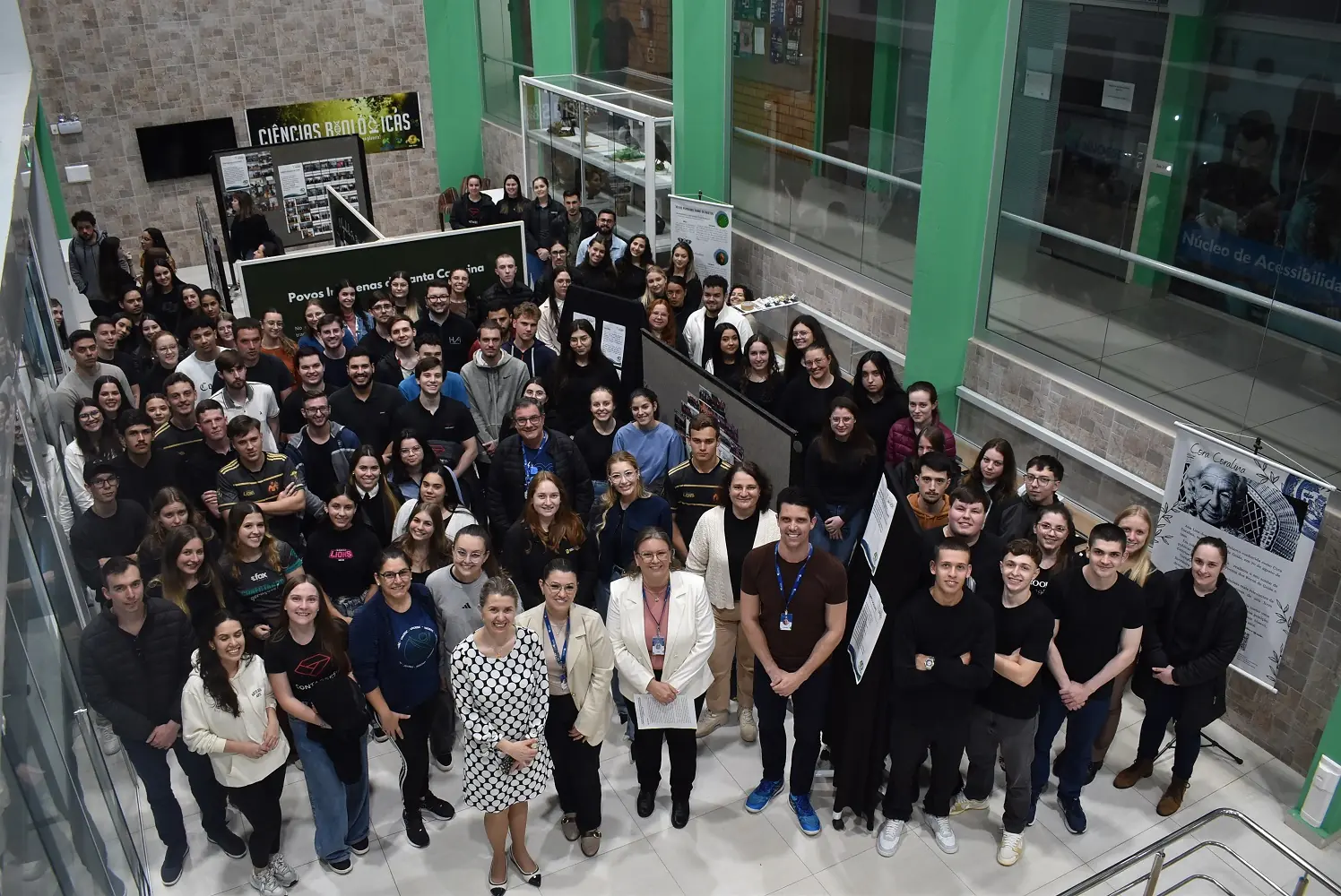 Curso de Ciências Contábeis da Unoesc celebra 40 anos com exposição fotográfica