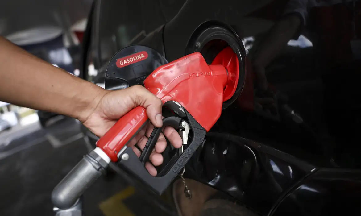 Nova lei entra em vigor e aumenta rigor das penas para furto, roubo e receptação de combustíveis