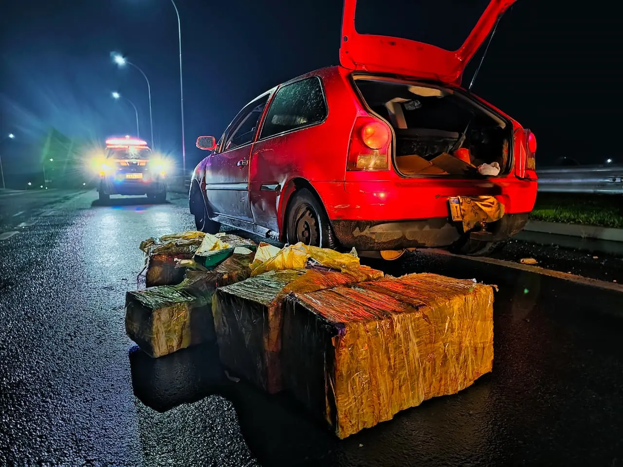Dupla é presa com 163 quilos de maconha em rodovias do Oeste de SC