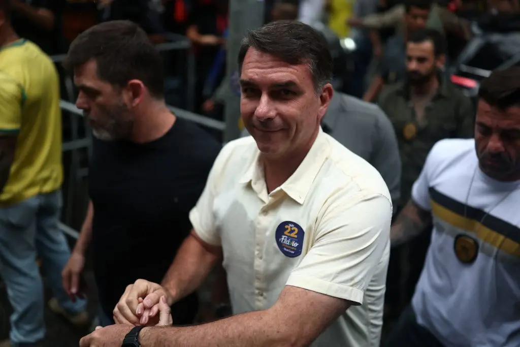 Flávio Bolsonaro teria ido para a Argentina? Veja o que se sabe