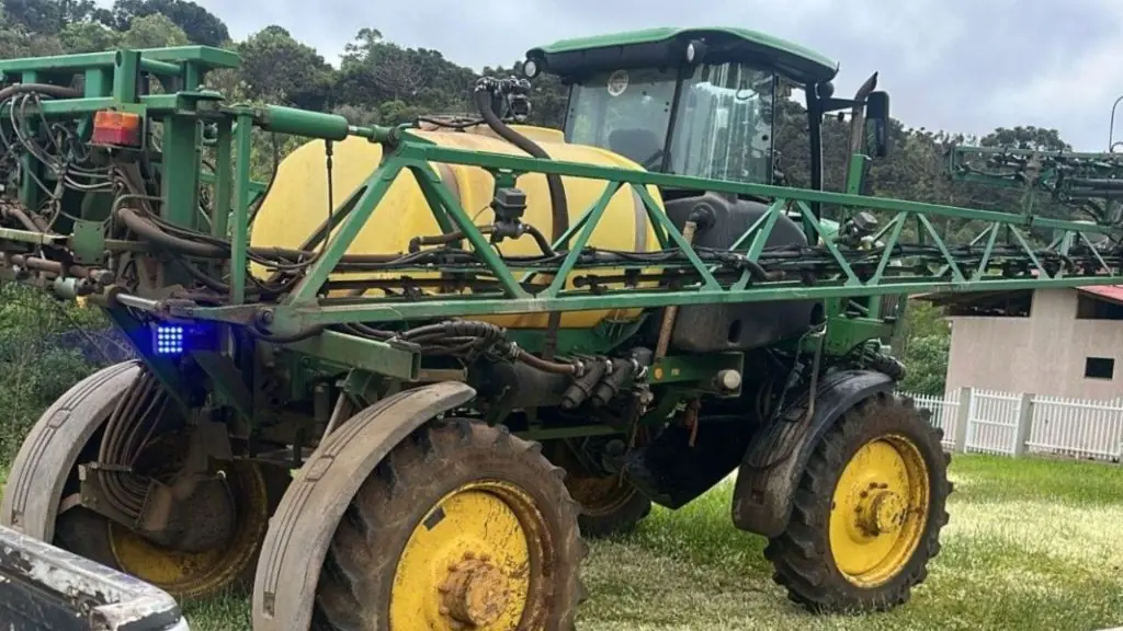 Homem é condenado a mais de 10 anos por tentar atropelar policial com máquina agrícola em Fraiburgo