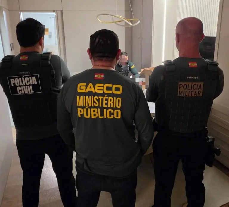 Operação do GAECO mira fraudes em licitações, cumpre prisões e faz buscas em cidades do Meio-Oeste