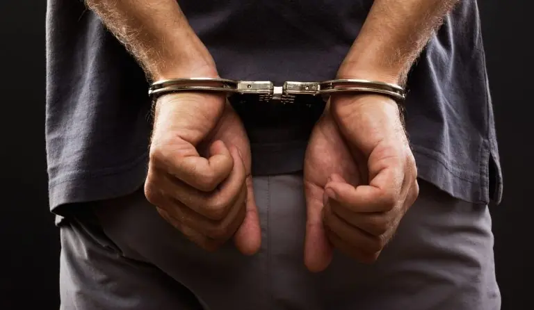 Homem é preso por dívida de pensão alimentícia de quase R$ 30 mil