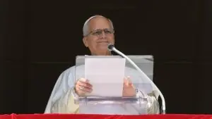 Papa Leão XIV passa por cirurgia e tem lobo inferior do pulmão direito retirado